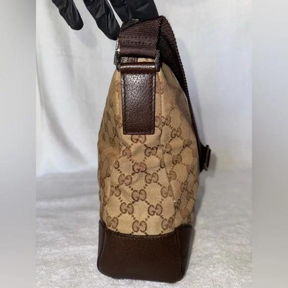Gucci Vintage Monogram Flat Messenger Bag, Unisex. - Picture 3 of 15